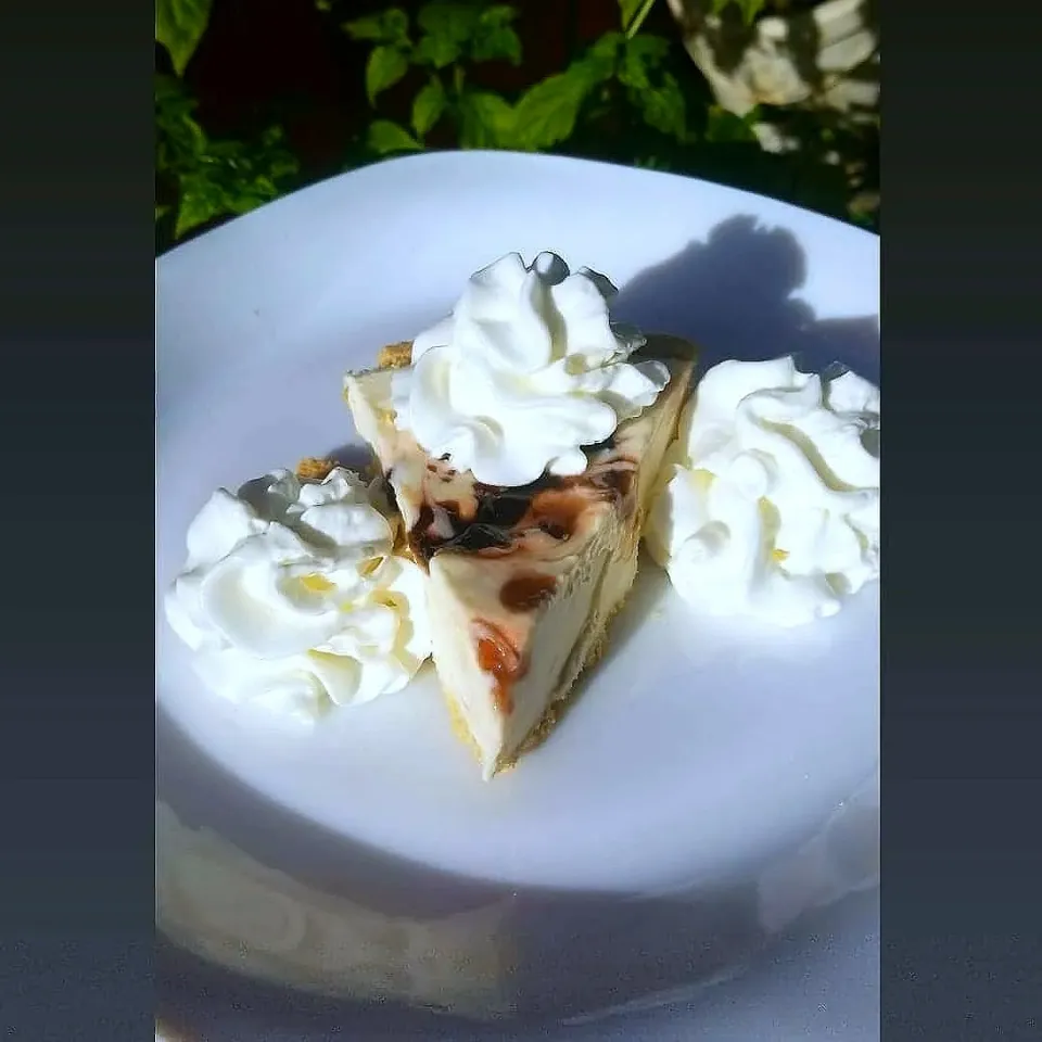 Snapdishの料理写真:NO BAKED GRAPE RIPPLE CHEESECAKE🎉|Jazzyさん