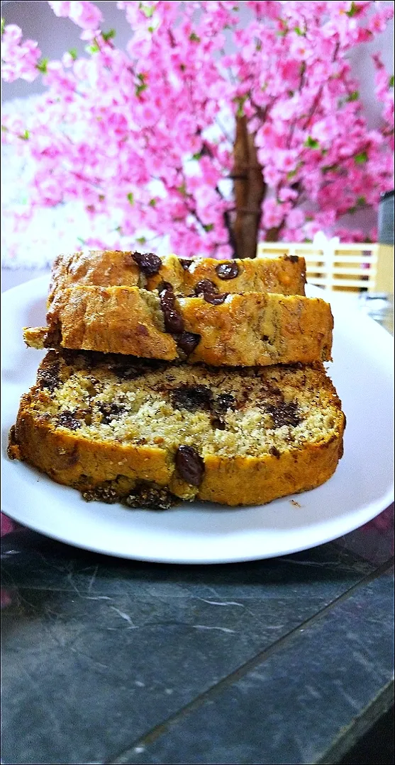 Snapdishの料理写真:CHOCOLATE CHIP BANANA BREAD🎉|Jazzyさん