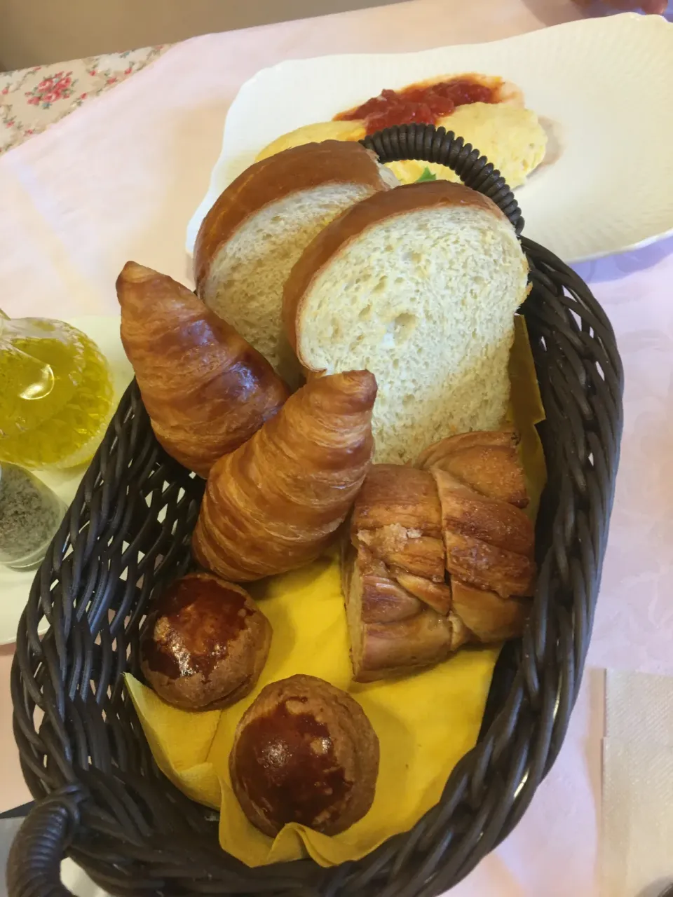 オーパヴィラージュで朝食の自家製パン🍞|フージさん