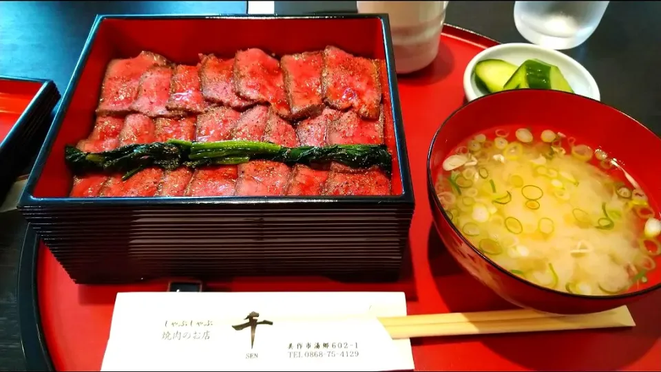 焼き肉としゃぶしゃぶのお店千☆国産黒毛和牛のローストビーフ重|うたかた。さん