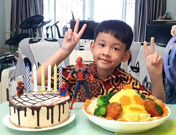 Snapdishの料理写真:special cake and yummy indonesia food for my son birthday 🎂🎂|Tari Kitchenさん