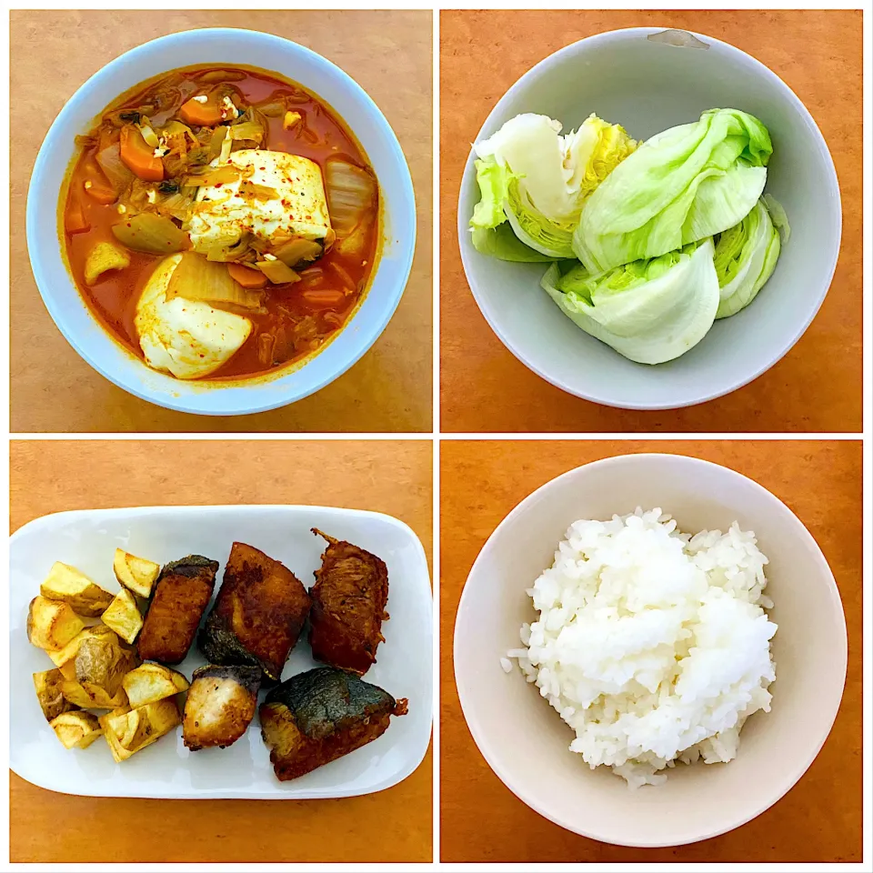 My dinner for tonight: kimchi soup with tofu, fried fish and potatoes, fresh lettuce and a cup or rice. Itadakimasu|MI 「いどりす」さん