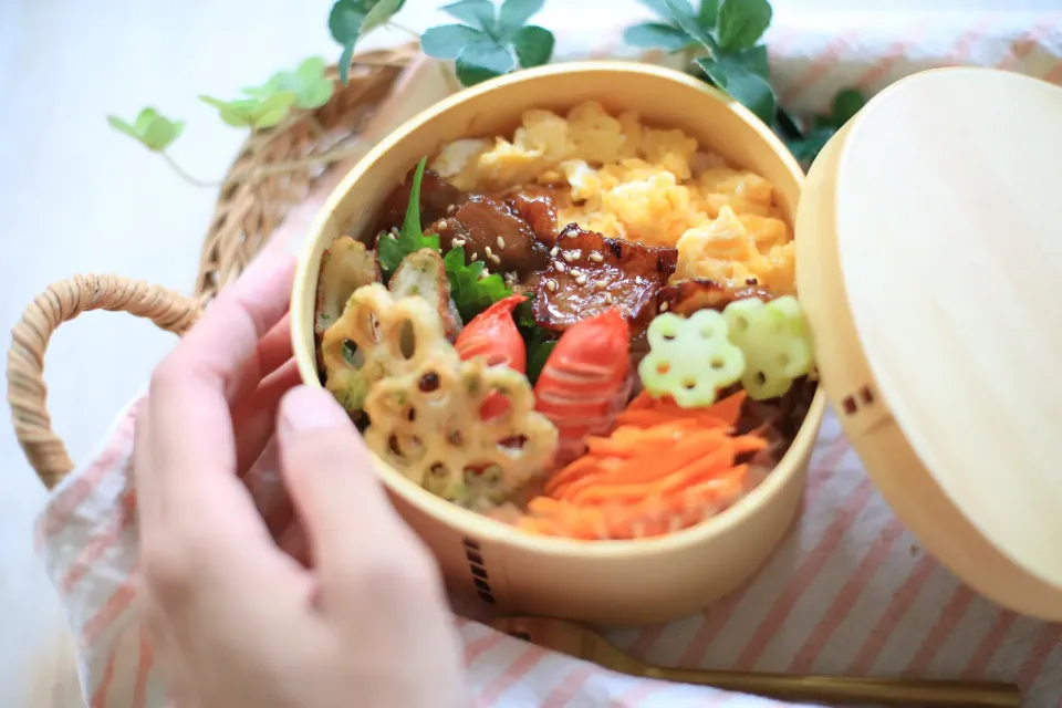 Snapdishの料理写真:ふわふわたまごに豚丼、なのっけ弁当|ゆいか＊さくママさん