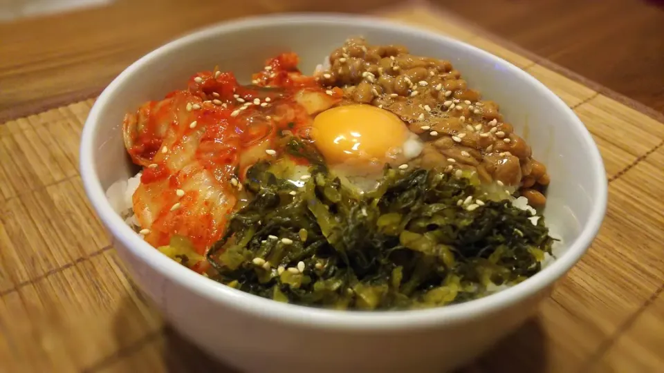 三色卵かけご飯～
の晩ごはん✨|kaz(*･ω･)さん