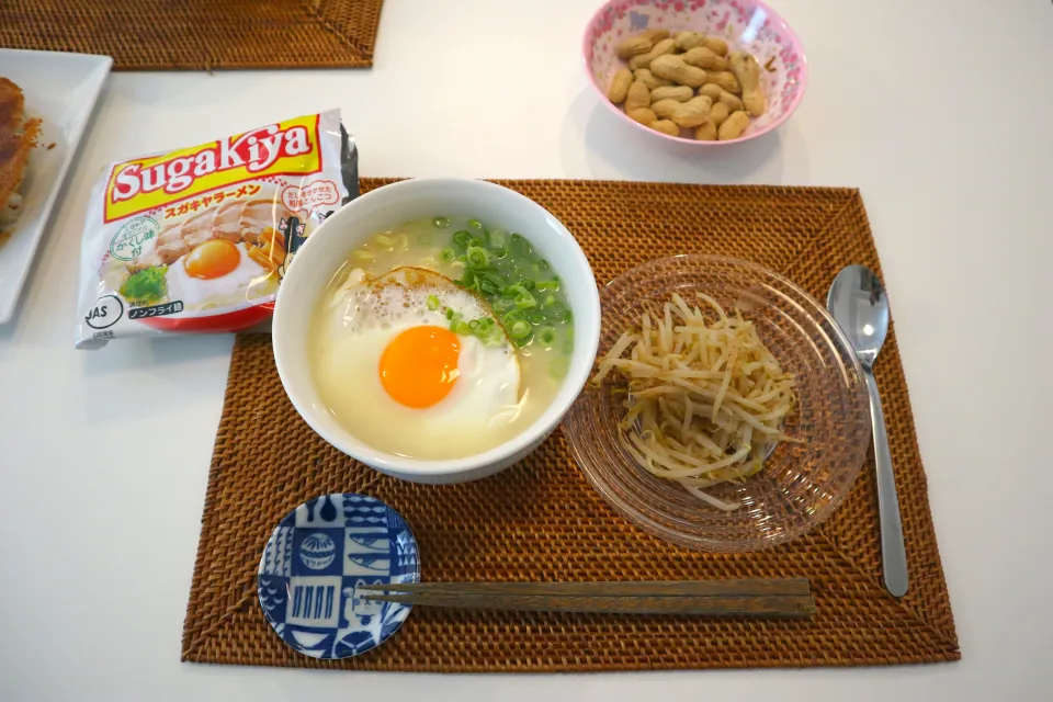 今日の昼食 スガキヤラーメン、もやしのごま和え|pinknari🐰🌈さん