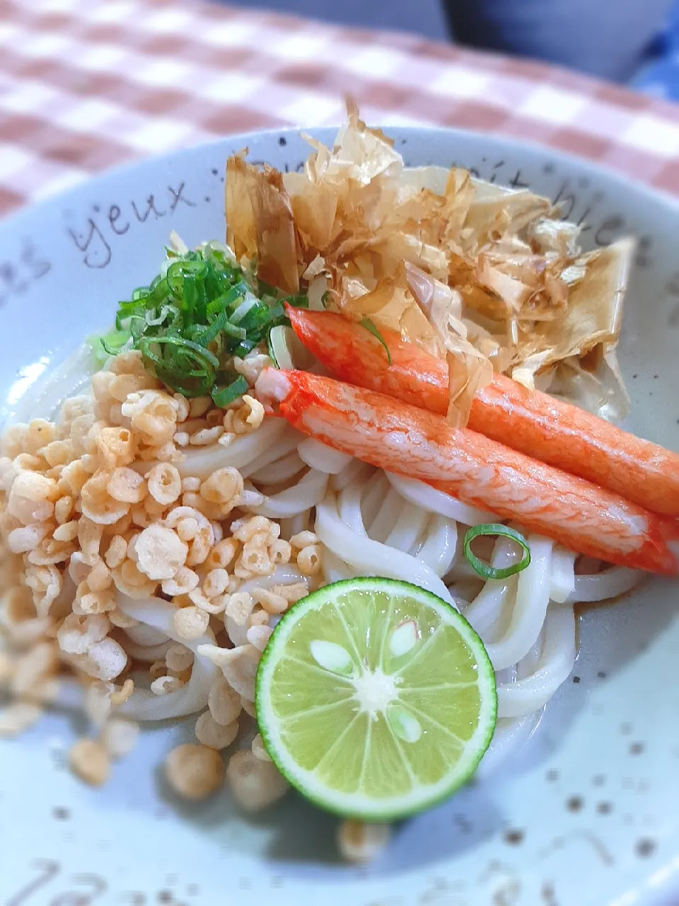 夏の終わりにすだち香るだし醤油うどん
さっぱりとして旨い❗|マイキーさん