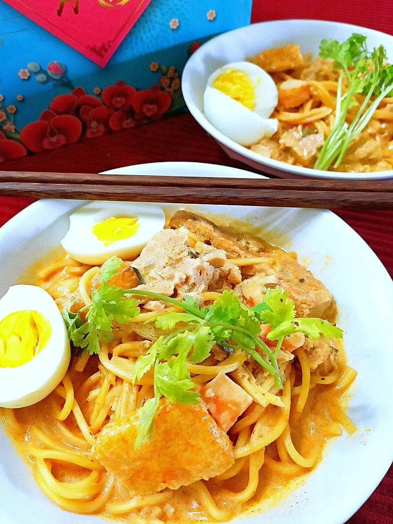 Vegetarian Laksa with bean curd puffs, veg crab sticks and otak(Singaporeans favorite coconut curry noodles) 🍜🍜🥘|Fatmamaさん