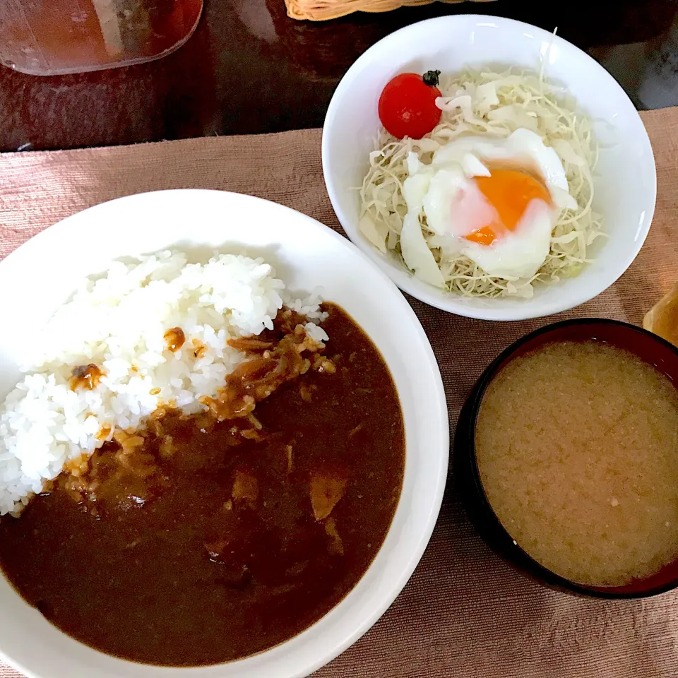 チキンカレー、サラダ、ジャガイモと玉ねぎの味噌汁|純さん