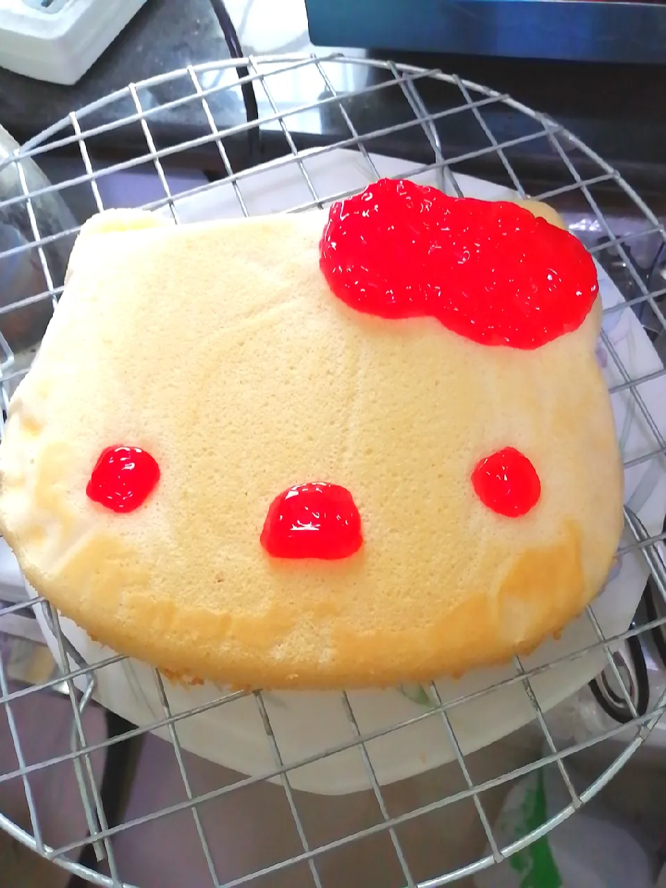 Snapdishの料理写真:Hello​ kitty Yogert​ cake
Fb​ Bake.fresh.oven
IG​ Bakefreshoven
Line​man​ Delivery​ BakeFreshOven​|BakeFreshOvenさん