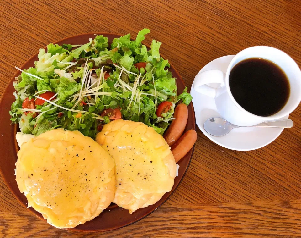 Snapdishの料理写真:チーズの乗ったパンケーキ|ﾘｮｳ@ふたごはん。の姉さん