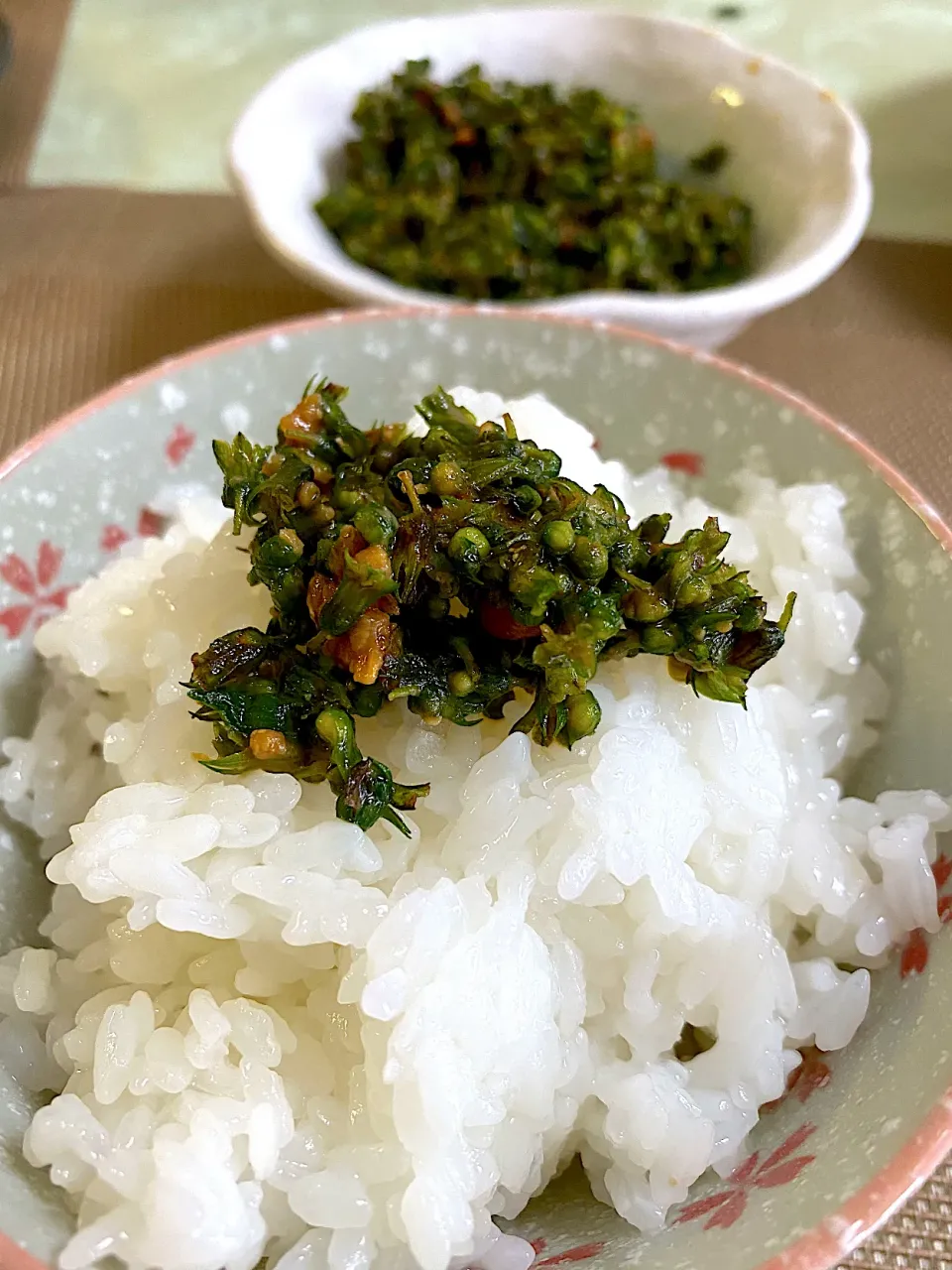 ぴかぴかの新米🌾ﾎｶﾎｶ♬炊きたてご飯🍚しその実の醤油漬けを たっぷりかけて いただきました（๑⃙⃘ˊ꒳​ˋ๑⃙⃘）|ぽっちさん