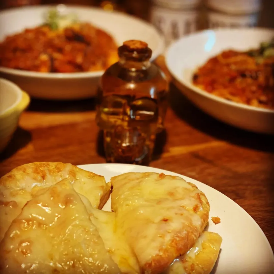 Do You Love Lentils #nomeat Bolognese. Homemade Lentil Bolognese Sauce with Spaghetti & Parmesan Cheese with Pitts Garluc Cheese Bread #bolognese #italianfood #|Emanuel Hayashiさん