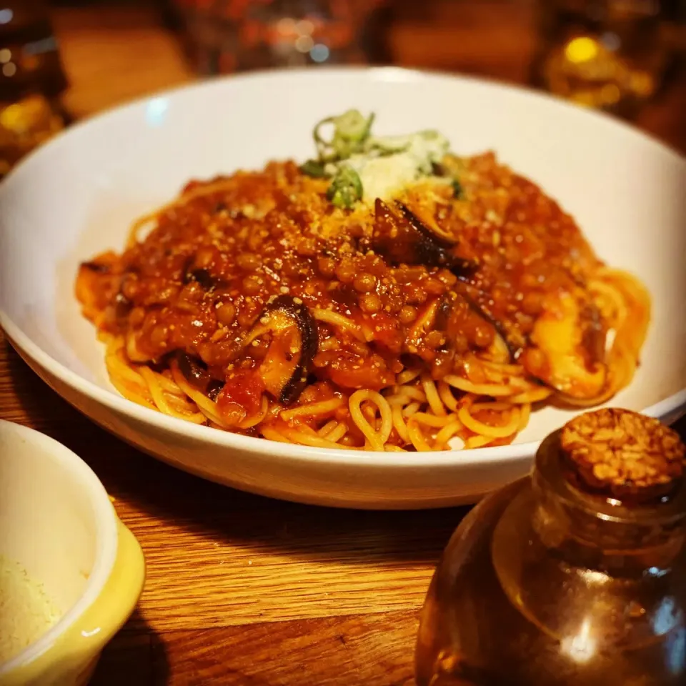 Do You Love Lentils #nomeat Bolognese. Homemade Lentil Bolognese Sauce with Spaghetti & Parmesan Cheese with Pitts Garluc Cheese Bread #bolognese #italianfood #|Emanuel Hayashiさん