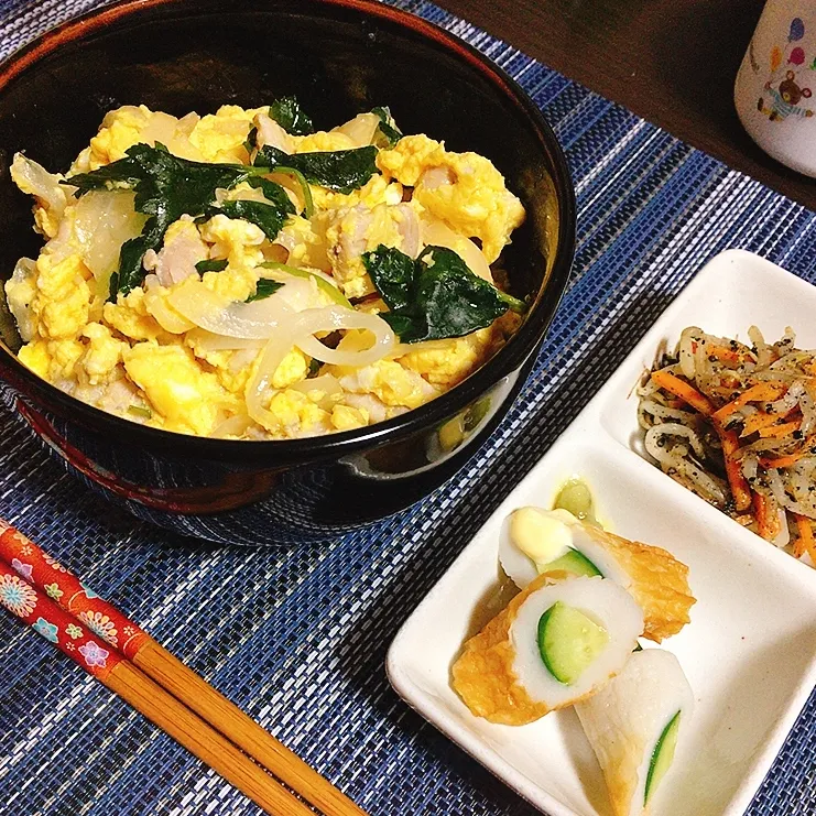 親子丼　もやしの黒胡麻和え　竹輪きゅうり|ちぐあささん