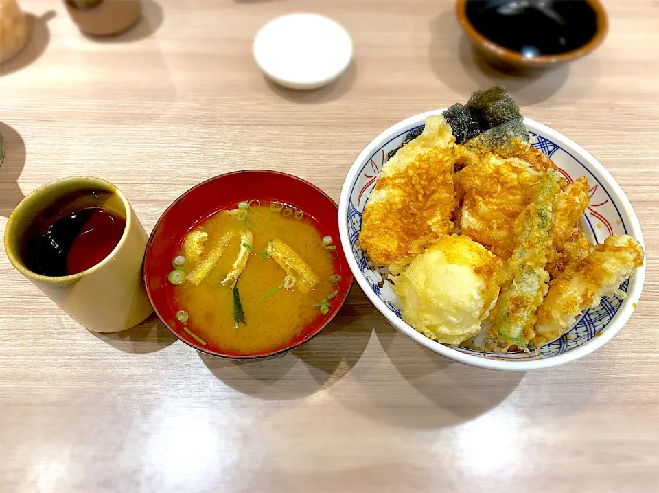 Snapdishの料理写真:Dinner with tendon, love this menu’s; simple and easy to prepare and the most important one is it is delecious|MI 「いどりす」さん