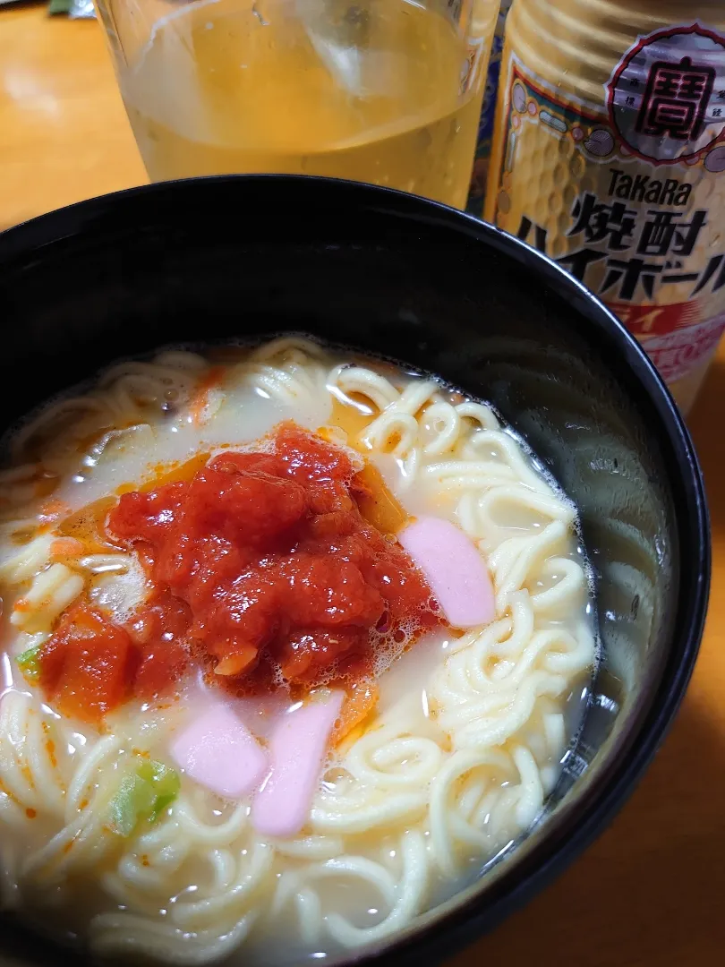 ちゃんぽんにトマト煮込みを入れてハイボールお茶割りで乾杯🍻|にゃんこたろう*さん