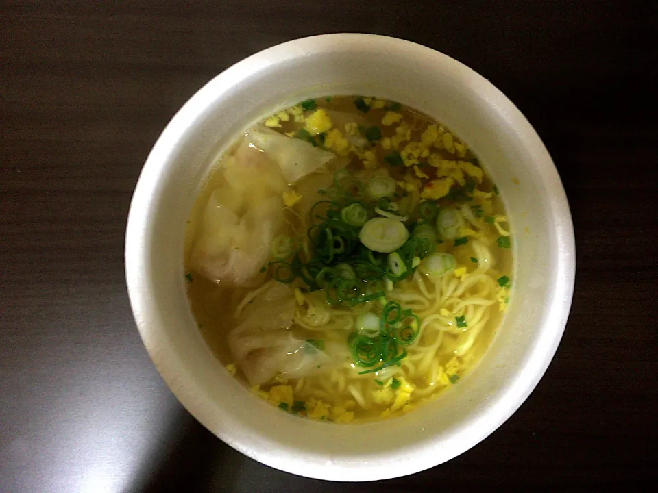 Snapdishの料理写真:わんたん塩ラーメン|ばーさんさん