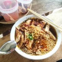 Slow Cooked Chicken with Spices Kuay Jap Noodles Soup