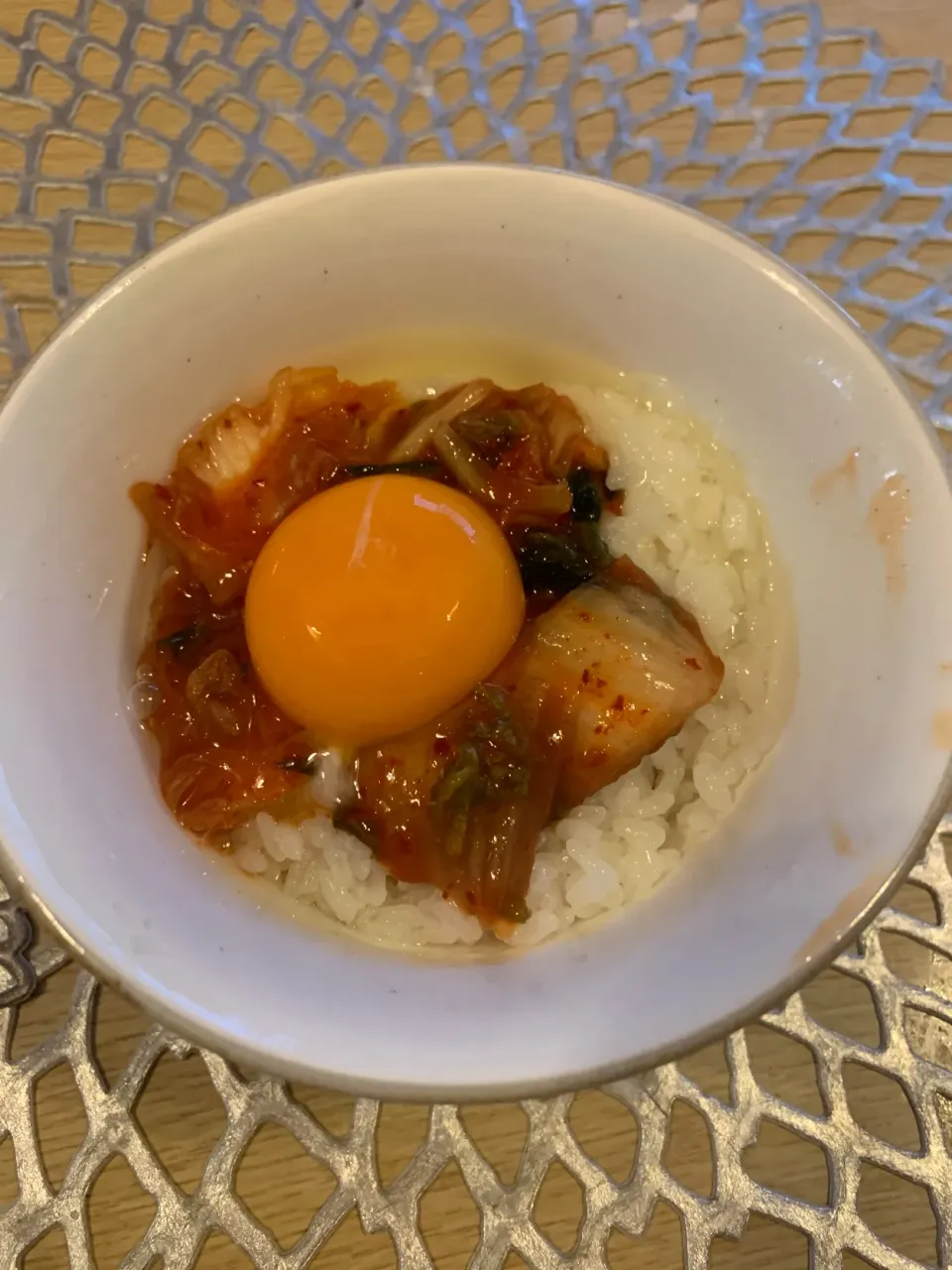 Snapdishの料理写真:イチロッタさんの料理 休日の朝ごはん「キムチ卵かけご飯」で決まりやな✨✨✨(*≧∀≦*)✨💛|ファニーさん