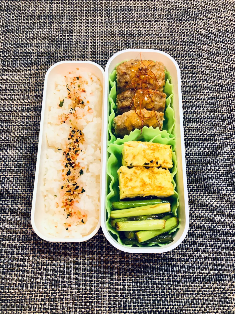 本日の女子中学生弁当→ハンバーグ、ニンニクの芽の醤油炒め、卵焼き|Taja & Mayさん