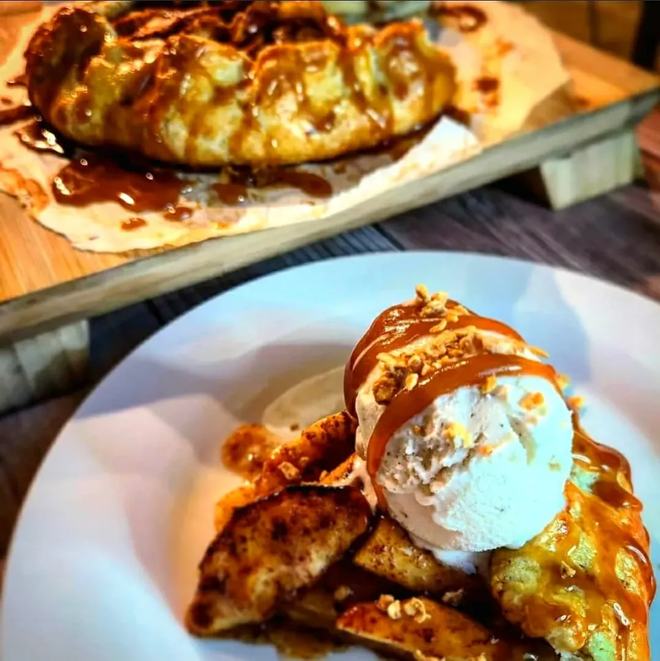 Apple Galette with Salted Caramel|Jbunny Caféさん