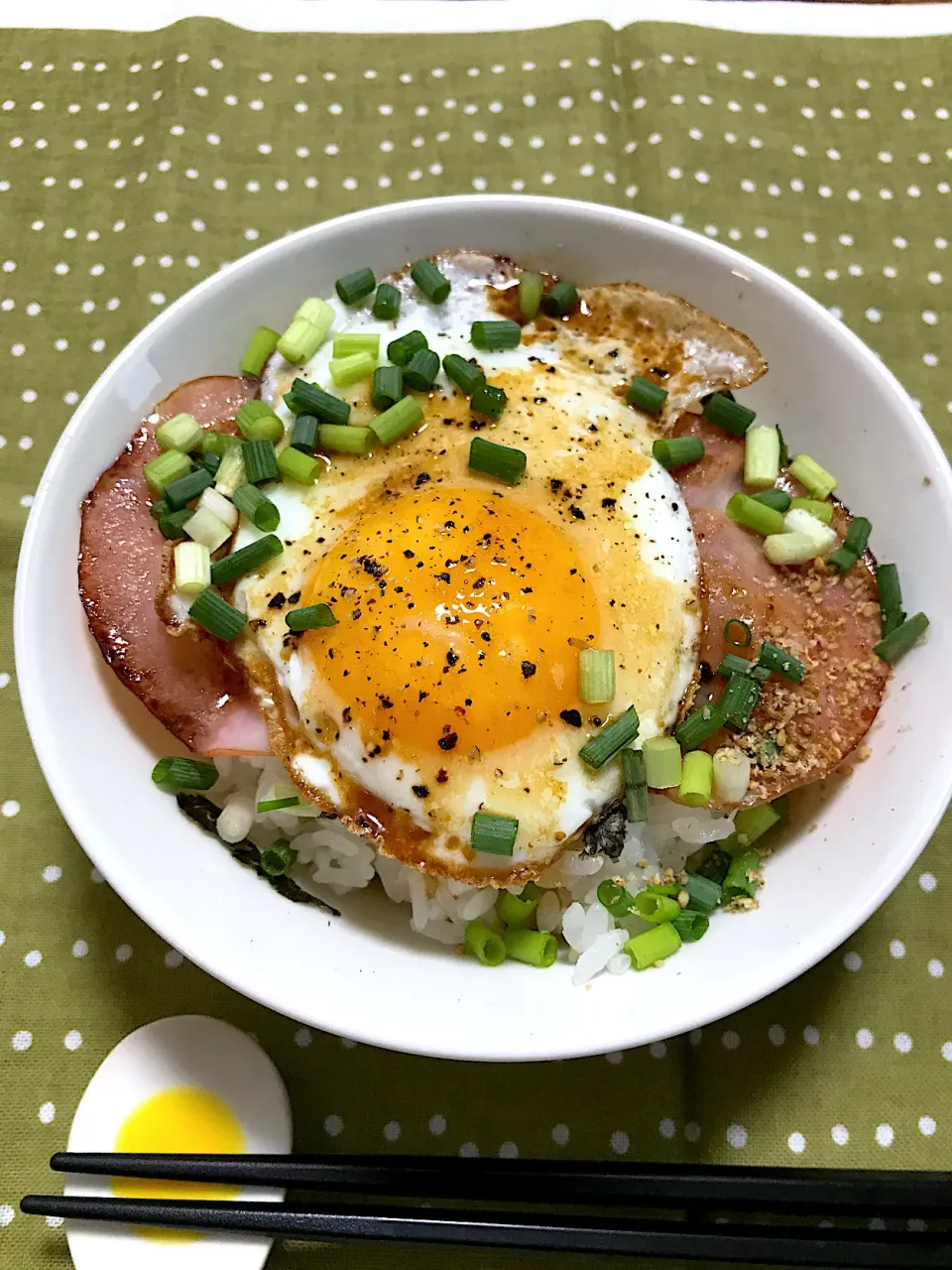 おはようハムエッグ丼(๑´ڡ`๑)|morimi32さん