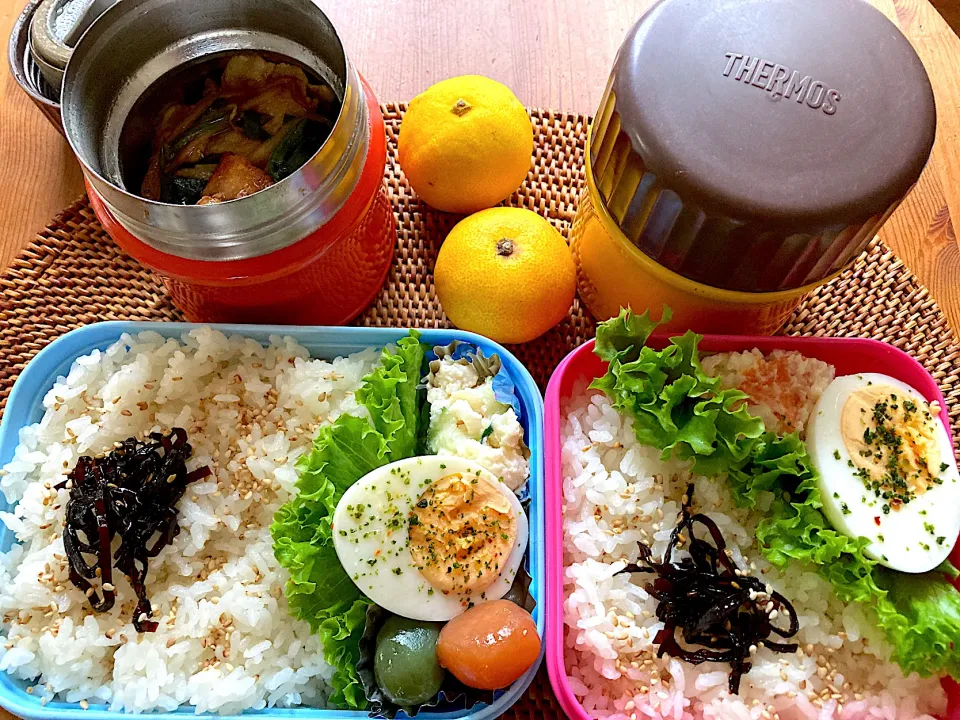 息子と娘のお弁当🍱サーモスの中は豚バラとモヤシとほうれん草の焼肉のタレ炒めです🐷|アイさん