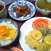 よねばーばの朝ごはん
野菜の天ぷら
サイコロステーキ
オクラの味噌汁
玉子かけご飯|yoneばーばさん