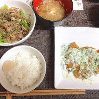 Snapdishの料理写真:鶏むねのヨーグルトタルタルソース風＆肉サラダ＆オクラと豆腐のミョウガのせ味噌汁|kanaさん