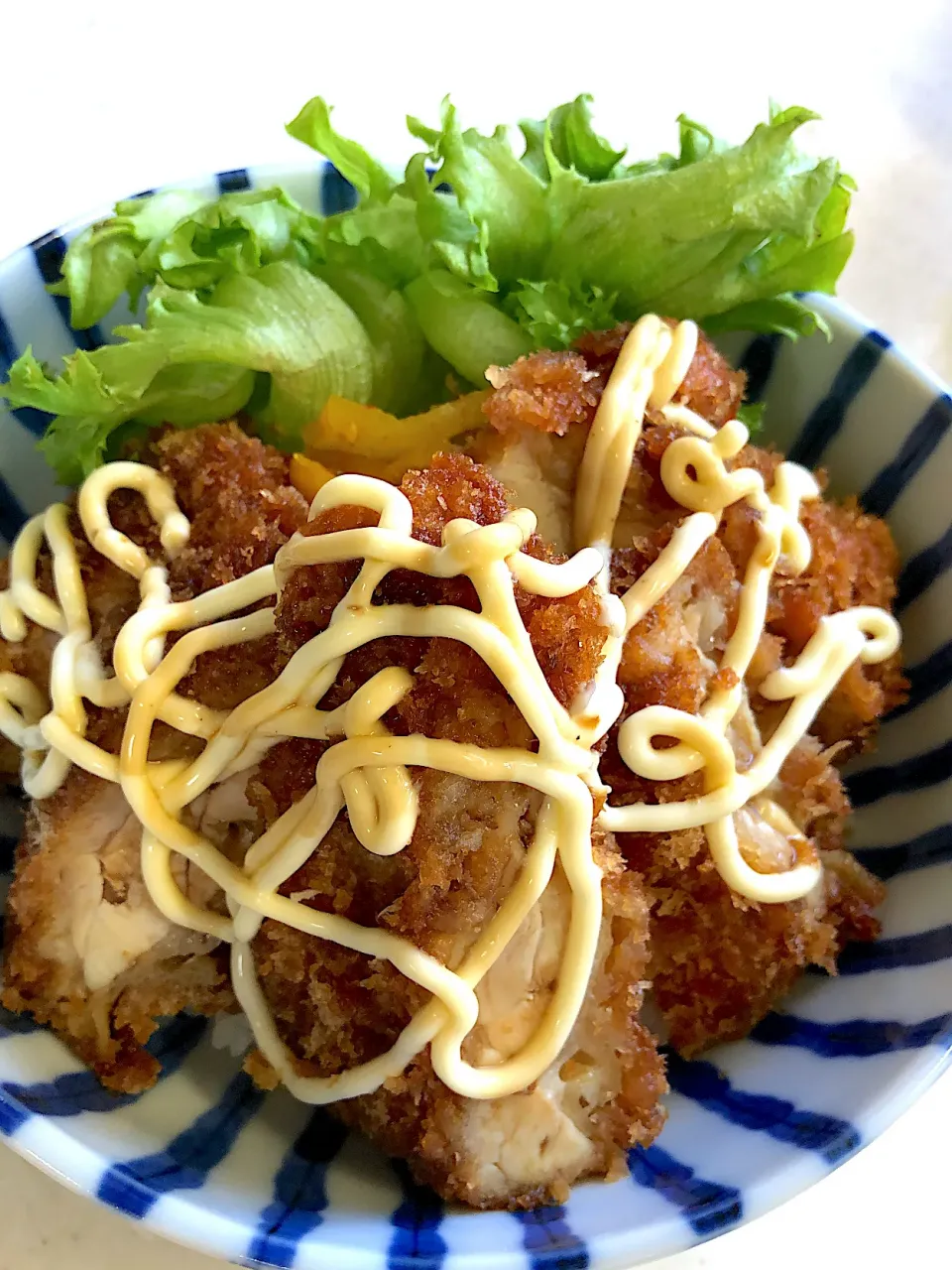 健康診断あけのお腹空いたよ〜チキンカツマヨソース丼😳|みゆきさん