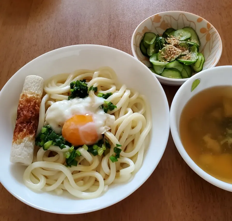 竹輪と温玉のせうどん
きゅうりの酢の物
キノコと野菜の味噌汁|ナナさん