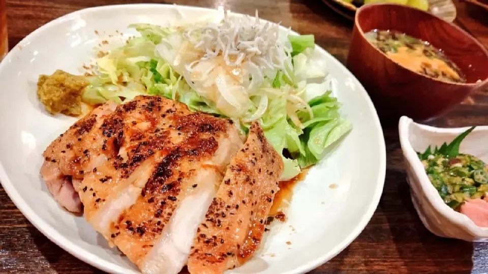 賄い飯🍚鶏の照り焼き　柚子胡椒添え|Gauche Suzukiさん