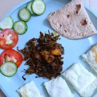 Snapdishの料理写真:healthy meal
bhindi sabzi
1 roti
4 egg white
salad|Mahi Dietitianさん