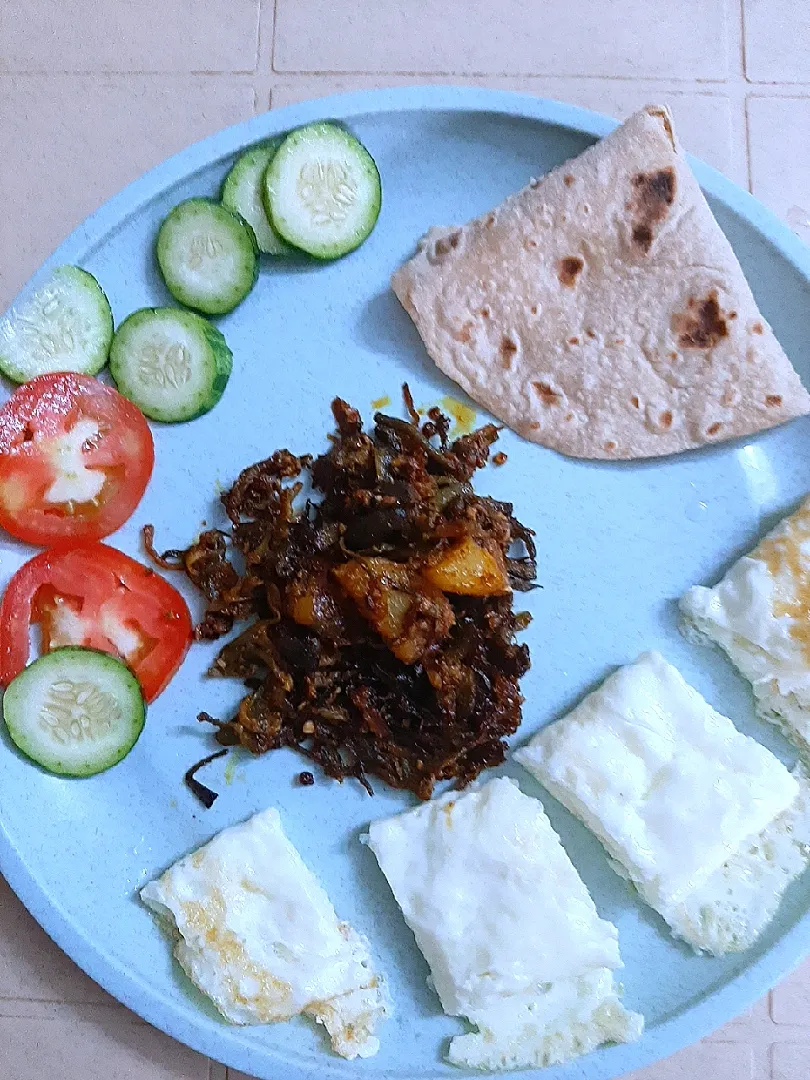 Snapdishの料理写真:healthy meal
bhindi sabzi
1 roti
4 egg white
salad|Mahi Dietitianさん