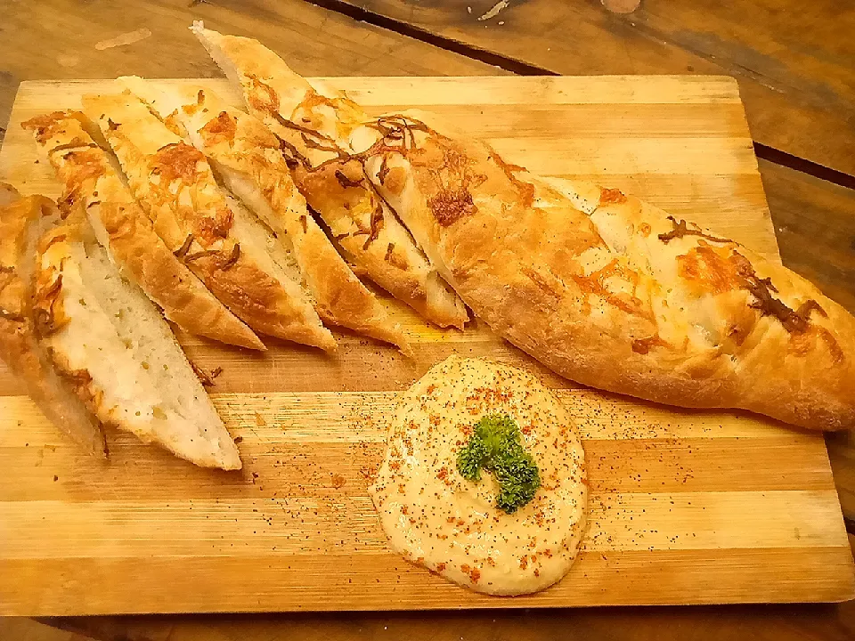 French Baguette & Hummus|Radha Krishna Dasaさん