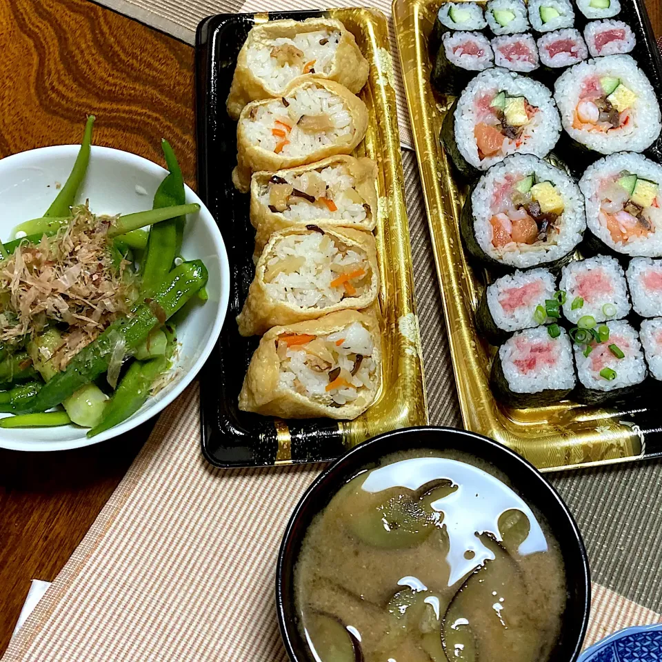 茄子の味噌汁とオクラと巻き寿司|akkoさん