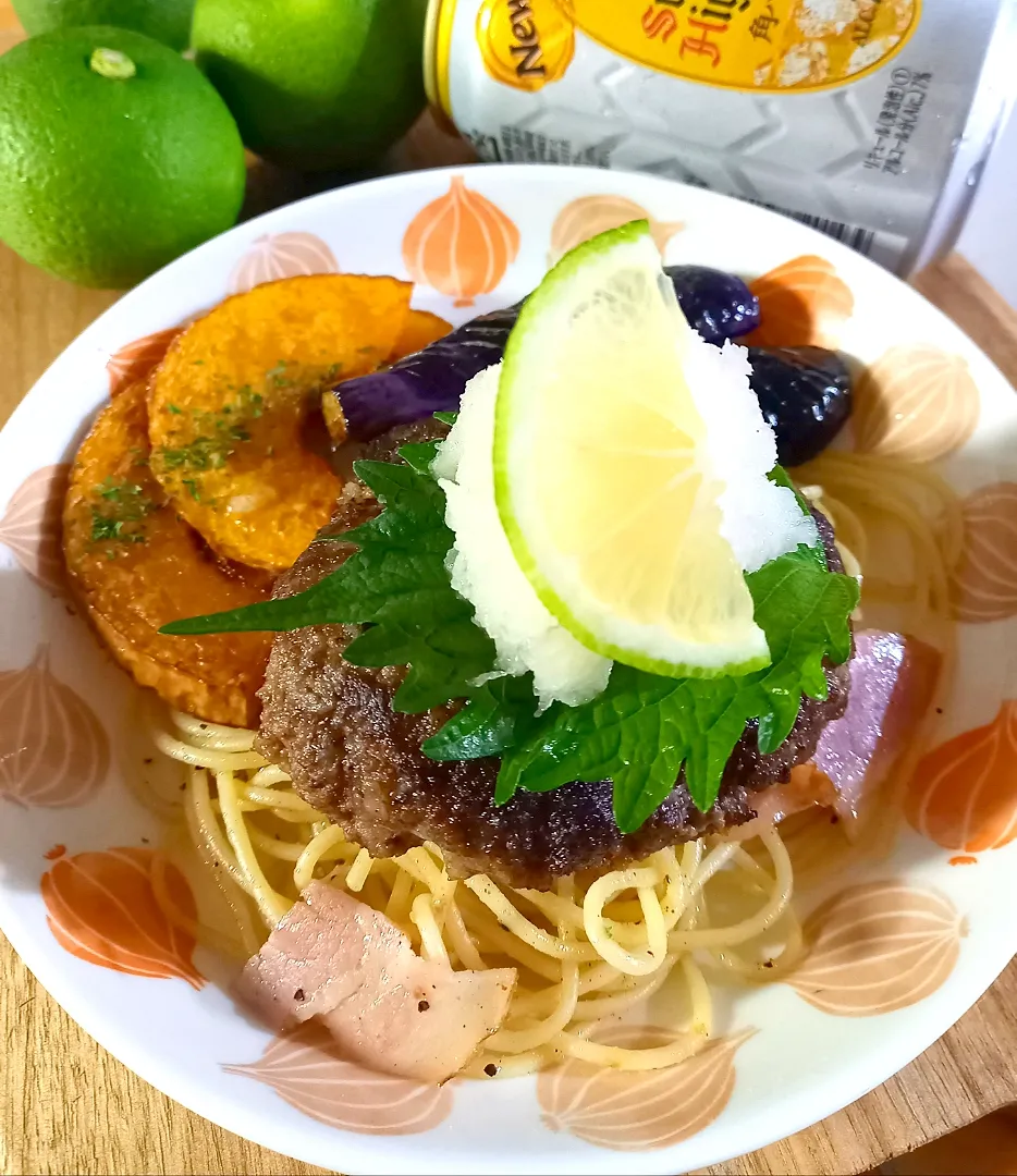 牛肉100％ハンバーグでハイボールちょい飲み|ナオミさん