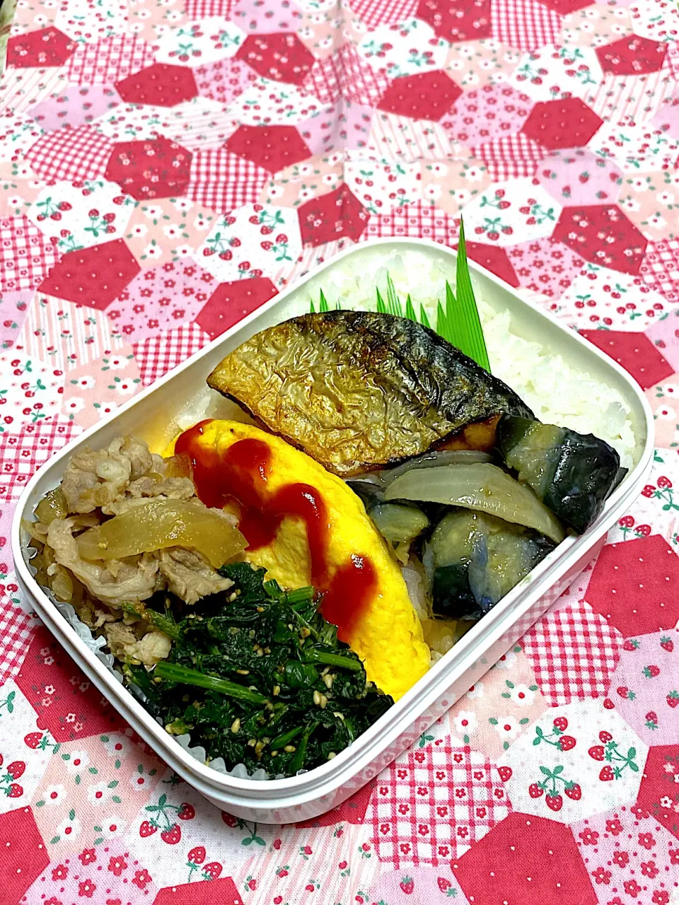 息子のお弁当(強制～色合いがおっさん弁当😂)|かあたんさん