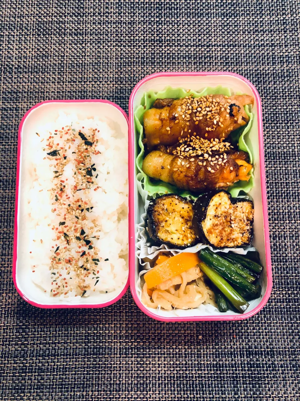 Snapdishの料理写真:本日の女子中学生弁当→エリンギの肉巻き、ナスのチーズカレー焼き|Taja & Mayさん