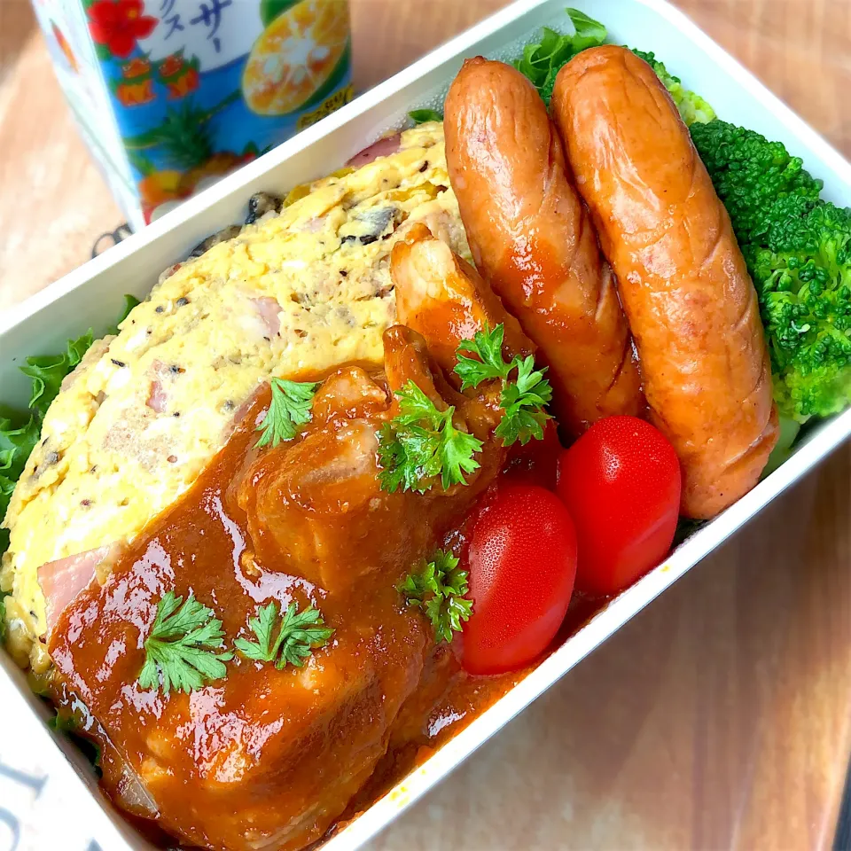 きのこ🍄とベーコンのオムレツ & チキンの赤ワイン煮弁当|かおさん