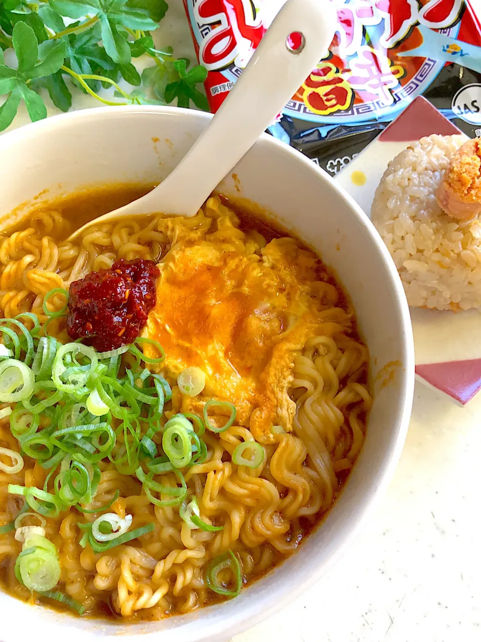 めるぼ 💟さんの料理 Twitterにも無い！騙されたと思ってやってみて！10分味噌ラーメン🍜
おつまみに・夜食に♪♪|みゆきさん