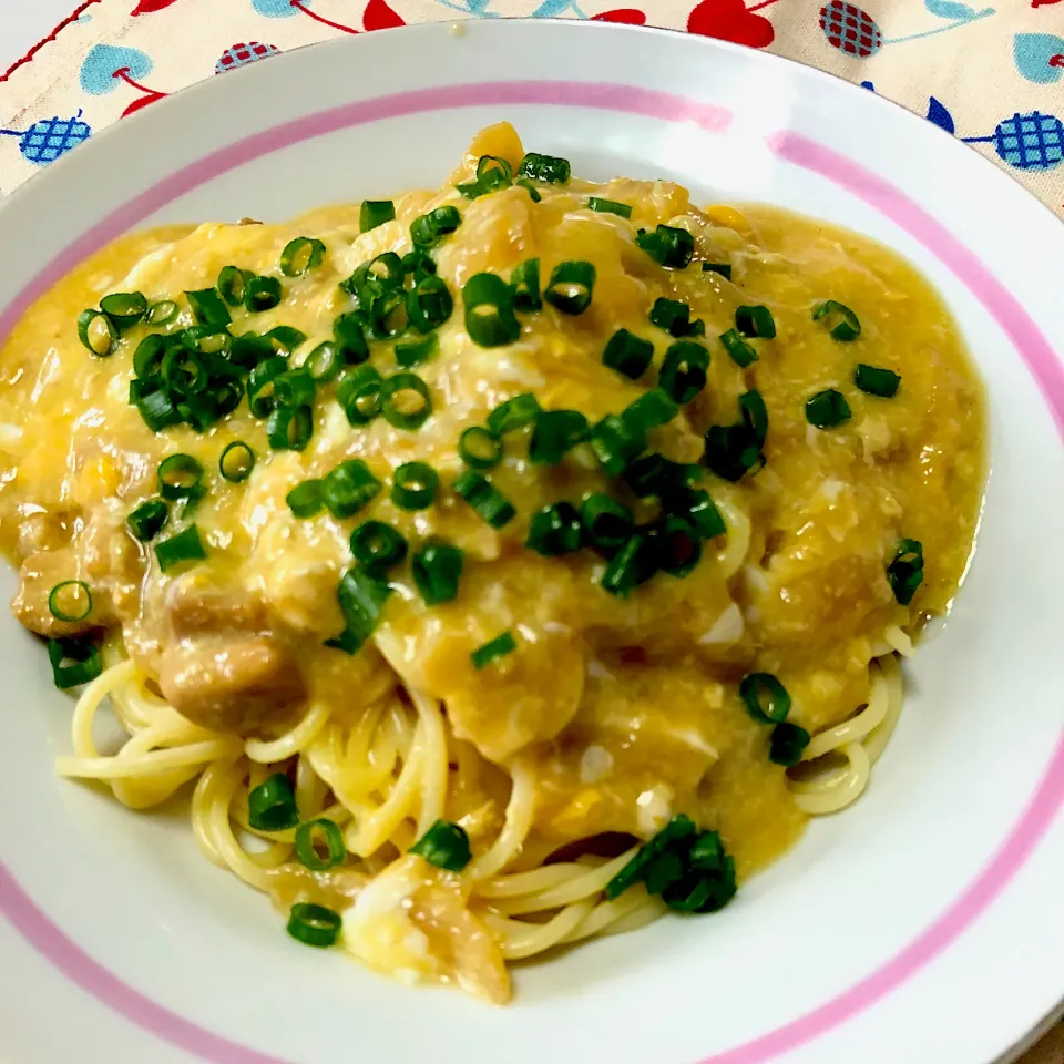 親子丼風ふわふわ卵とじパスタ|ぷーはるひゅうさん