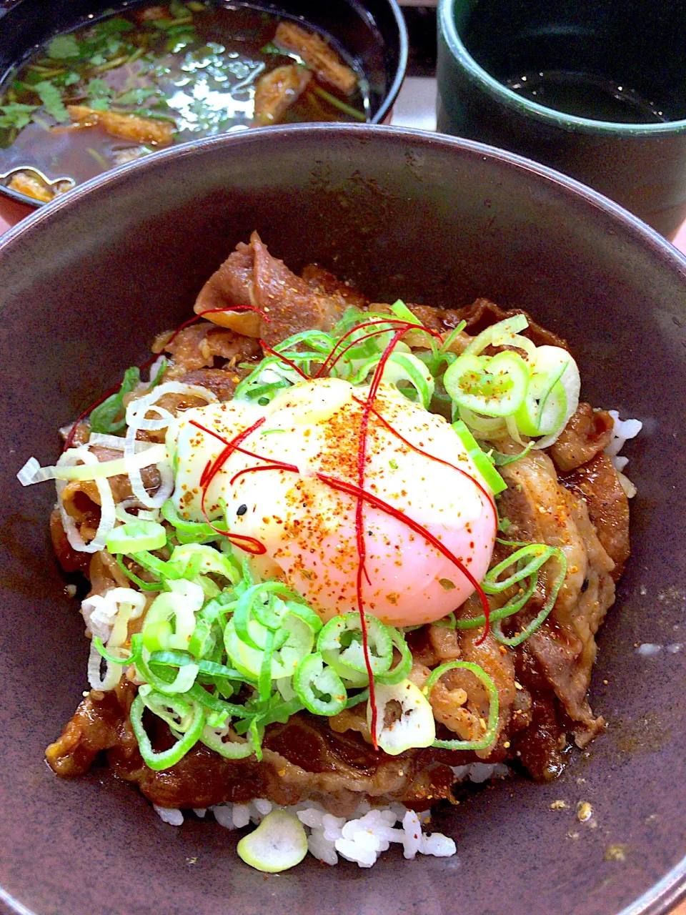 くらランチ 牛カルビ丼 550円|すくらんぶるえっぐさん