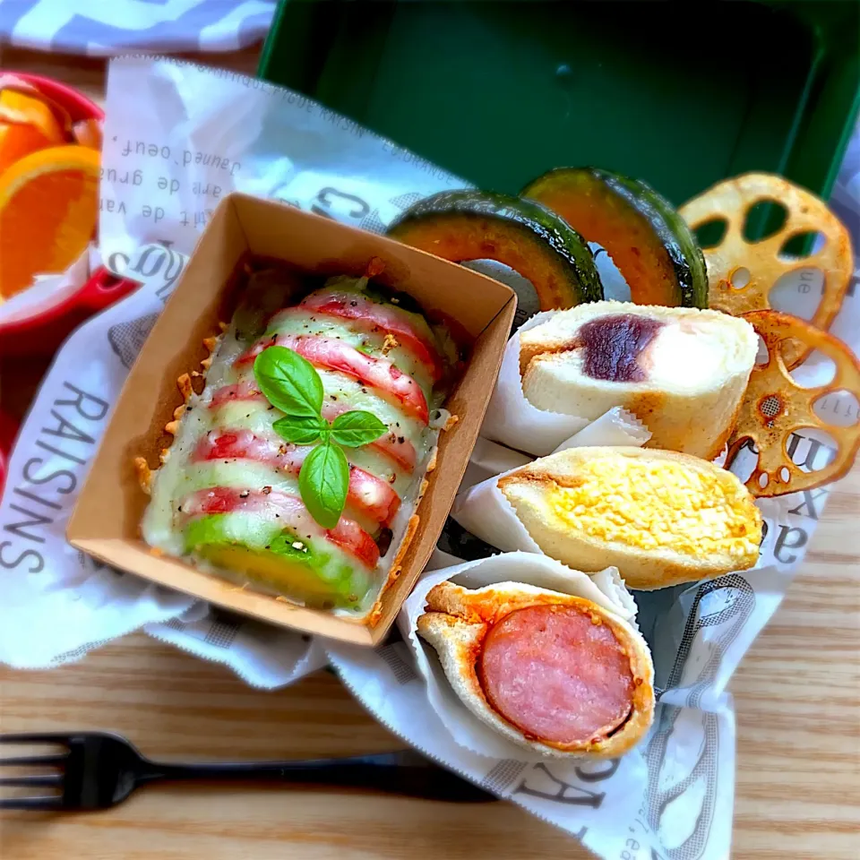 Snapdishの料理写真:3種のホットサンド〜ソーセージ🐷たまご🥚あんことクリチ🧀トマトとアボガドのチーズ焼き🍅🍃弁当🍱|Naoさん