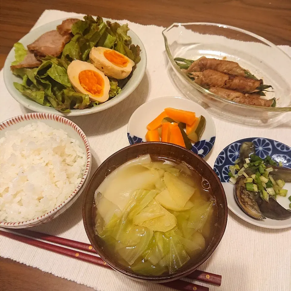 Snapdishの料理写真:ごはん
中華スープ
チャーシューサラダ
いんげんの豚肉巻き
茄子の煮浸し
ピクルス|oneiさん