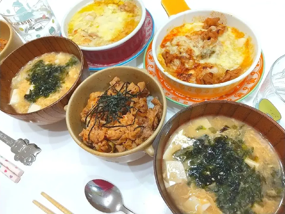 夕食(*^^*)
豚キムチ丼
お味噌汁(卵、海苔フレーク、豆腐)
餅チーズグラタン2種
(ツナコーンマヨバター醤油チーズ、豚キムチーズ)|プリン☆さん