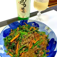 Snapdishの料理写真:牛挽肉で作ったチャプチェ、白ワインと一緒に🍾|yukiさん