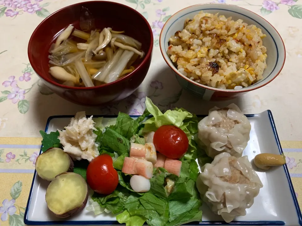 Snapdishの料理写真:朝ごはん、焼売、チャーハン|Isimura Hidekiさん