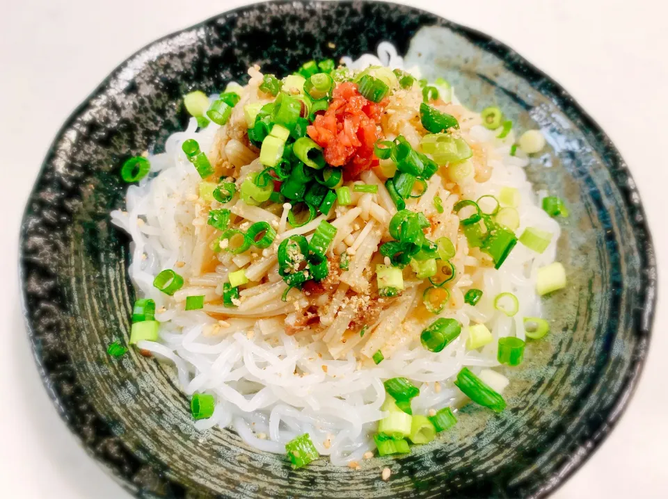 Snapdishの料理写真:お豆腐麺を使って、熱々の梅なめ茸ぶっかけ麺|ひろりんさん