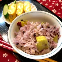 Snapdishの料理写真:みっこちゃんさんの料理 秋らしく🍁黒米とさつま芋入りご飯🍠deお昼ご飯